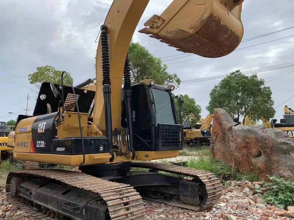 CAT 323D Escavadeiras de esteiras