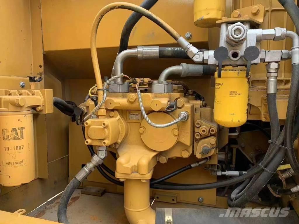 CAT 323D Escavadeiras de esteiras