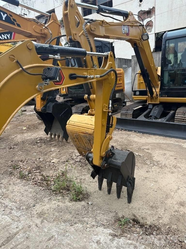 CAT 302 Miniescavadeiras
