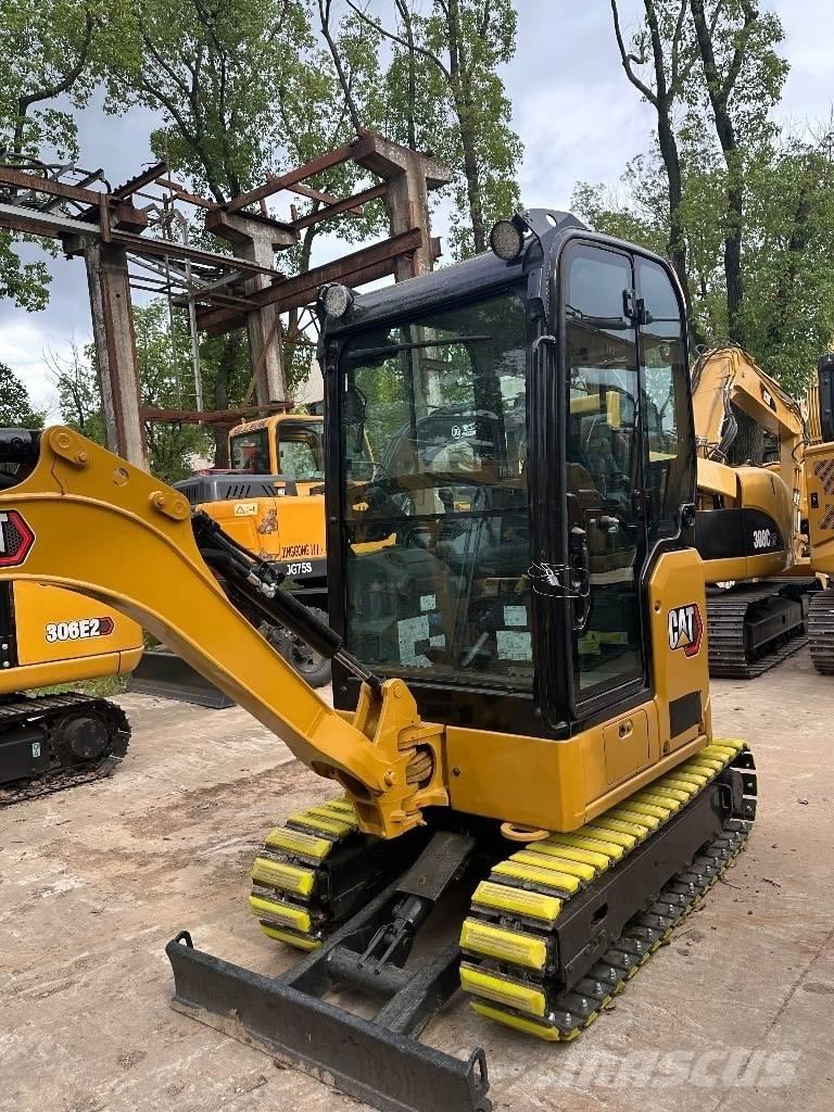 CAT 302 Miniescavadeiras