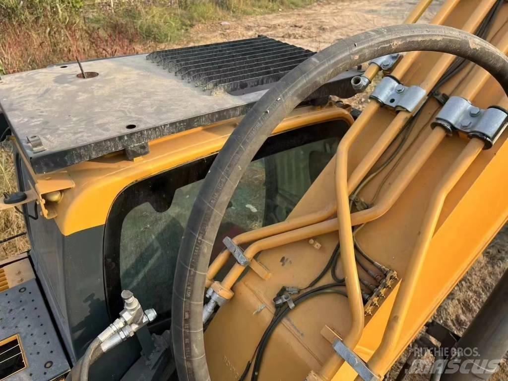 Hyundai Robex 520 VS Escavadeiras de esteiras