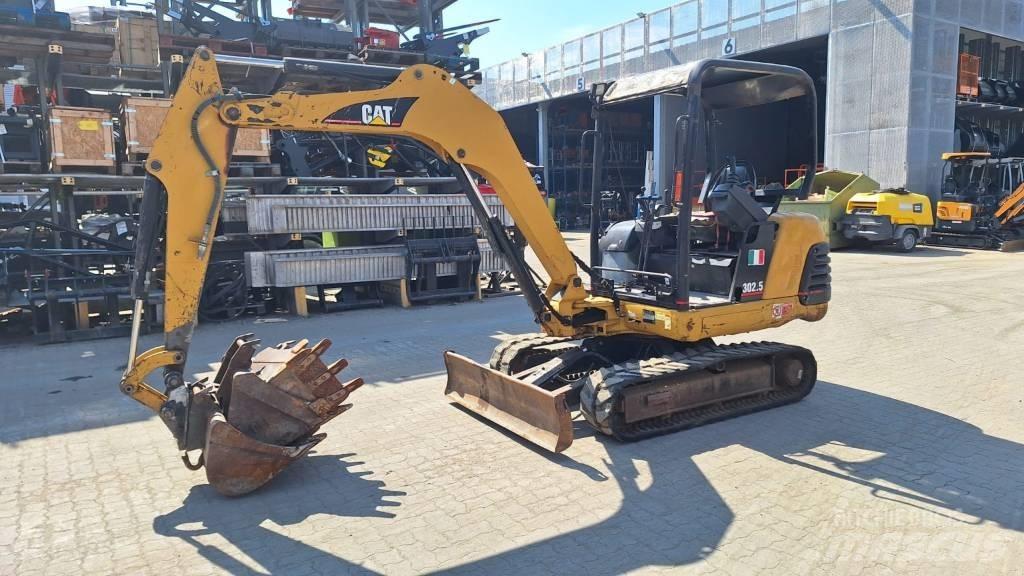 CAT 302.5 Miniescavadeiras
