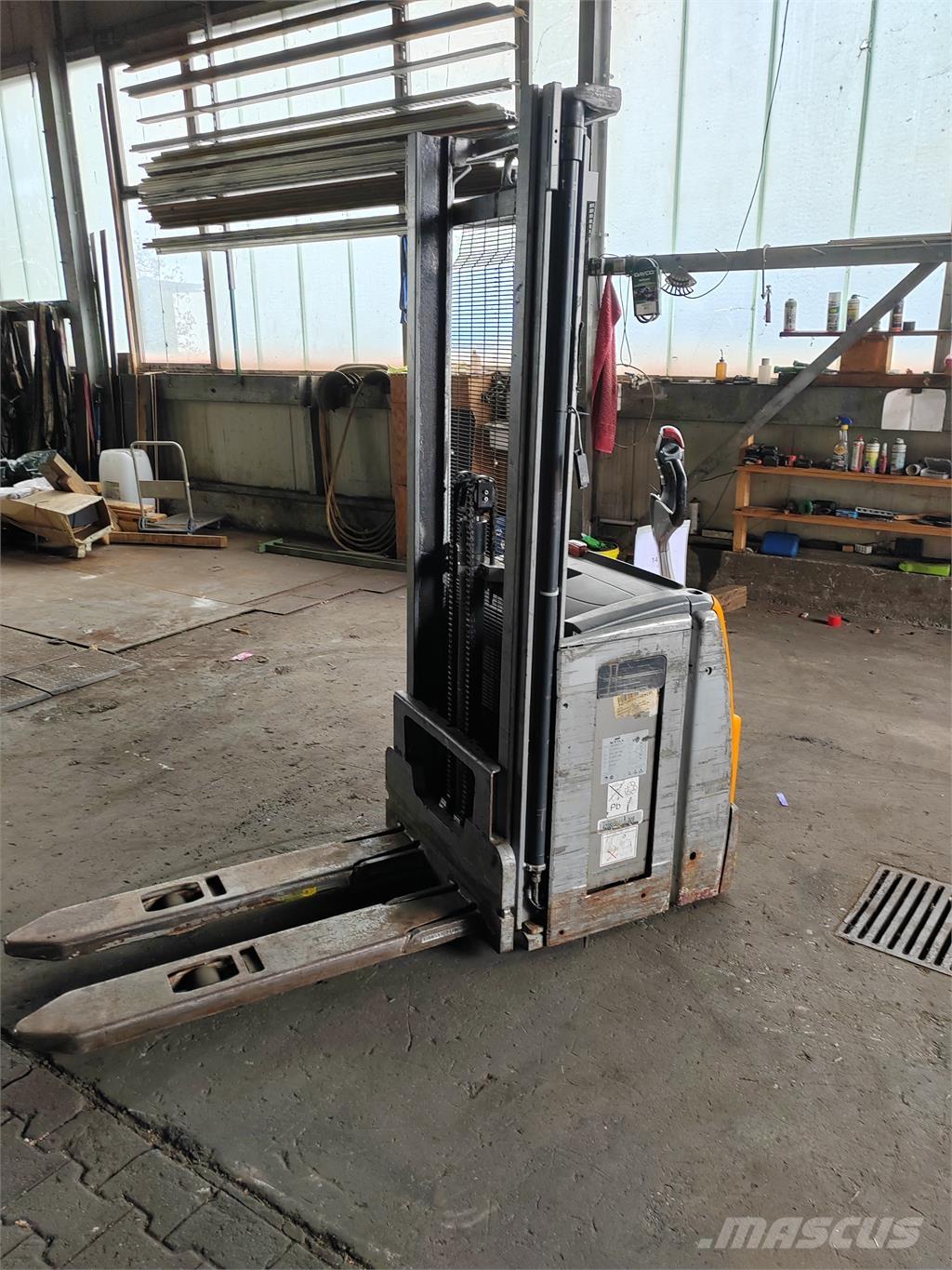 Still EXV14 Self propelled stackers