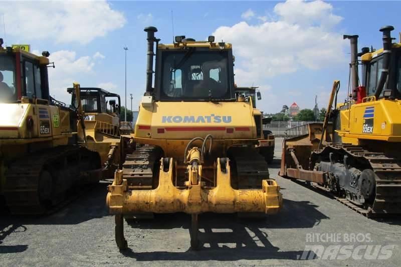 Komatsu D65 EX-16 Dozers - Tratores rastos