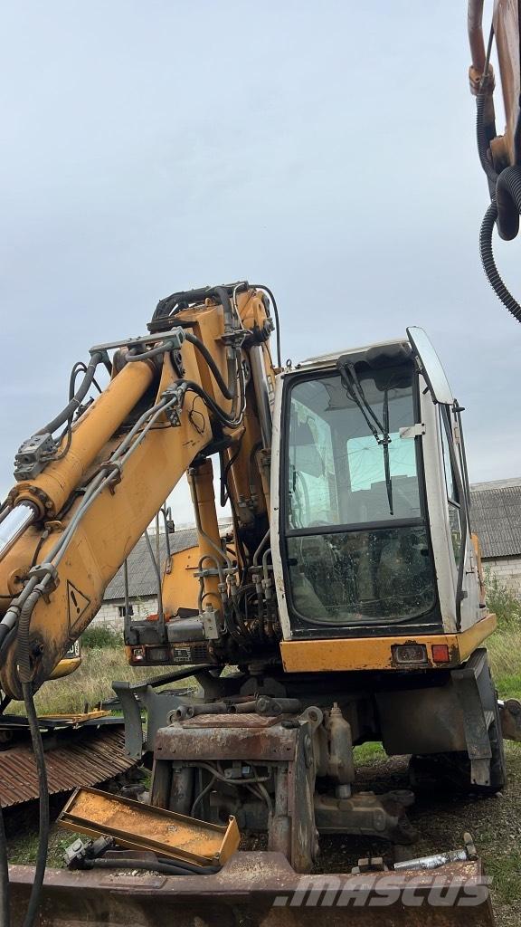 Liebherr A 900 C Rastos