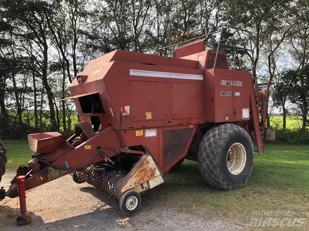 Hesston 4800 Enfardadeira de fardos quadrados