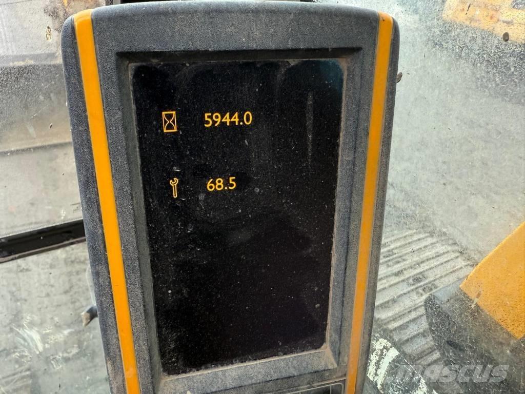 JCB JS 130 LC Escavadeiras de esteiras