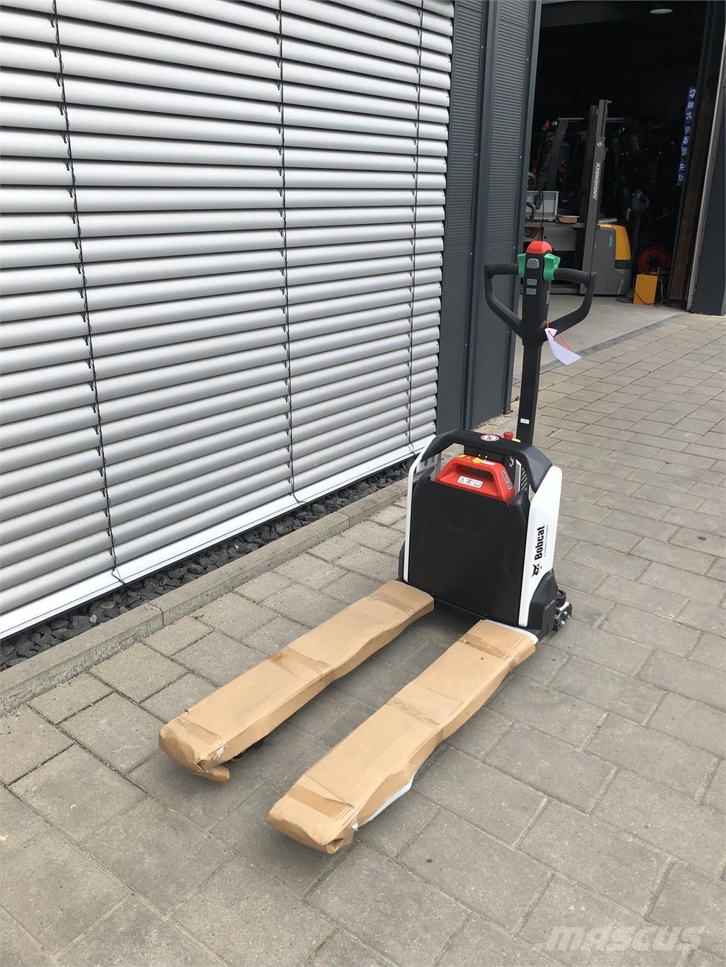 Bobcat LPM15N Empilhador para operador externo