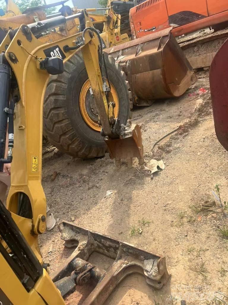 CAT 301.7 Miniescavadeiras