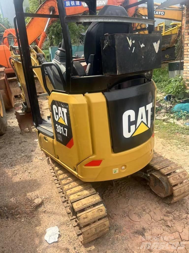 CAT 301.7 Miniescavadeiras