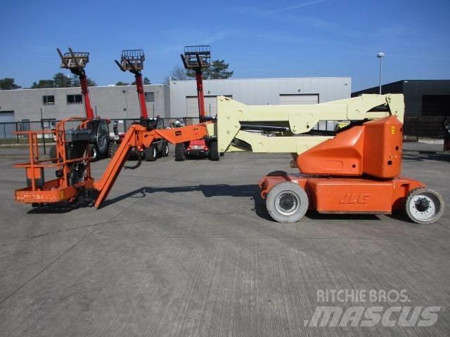 JLG E400AJP (817) Plataformas de braço compactas auto-propulsão