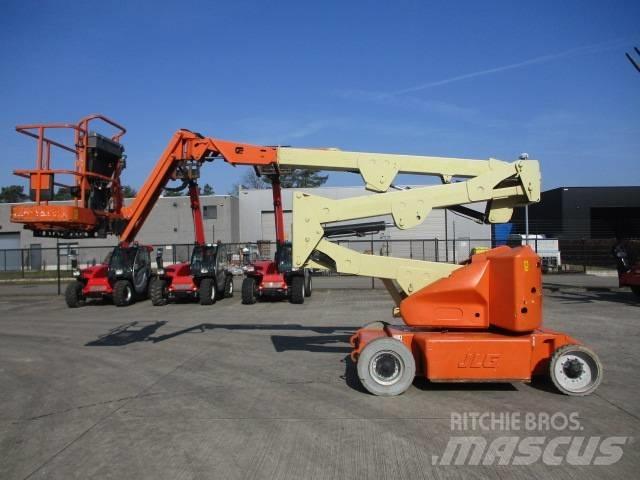 JLG E400AJP (817) Plataformas de braço compactas auto-propulsão
