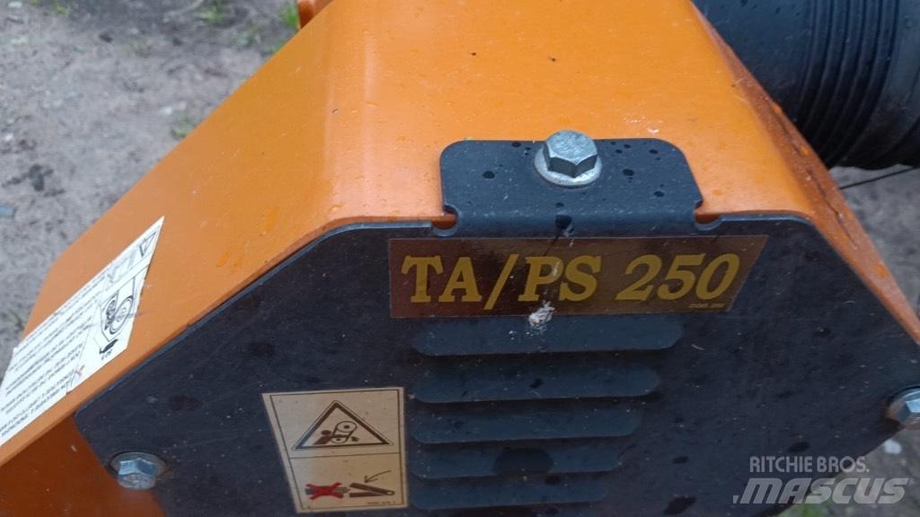 Berti TĀ/PS 250 Corta-Relvas montadas e arrastadas