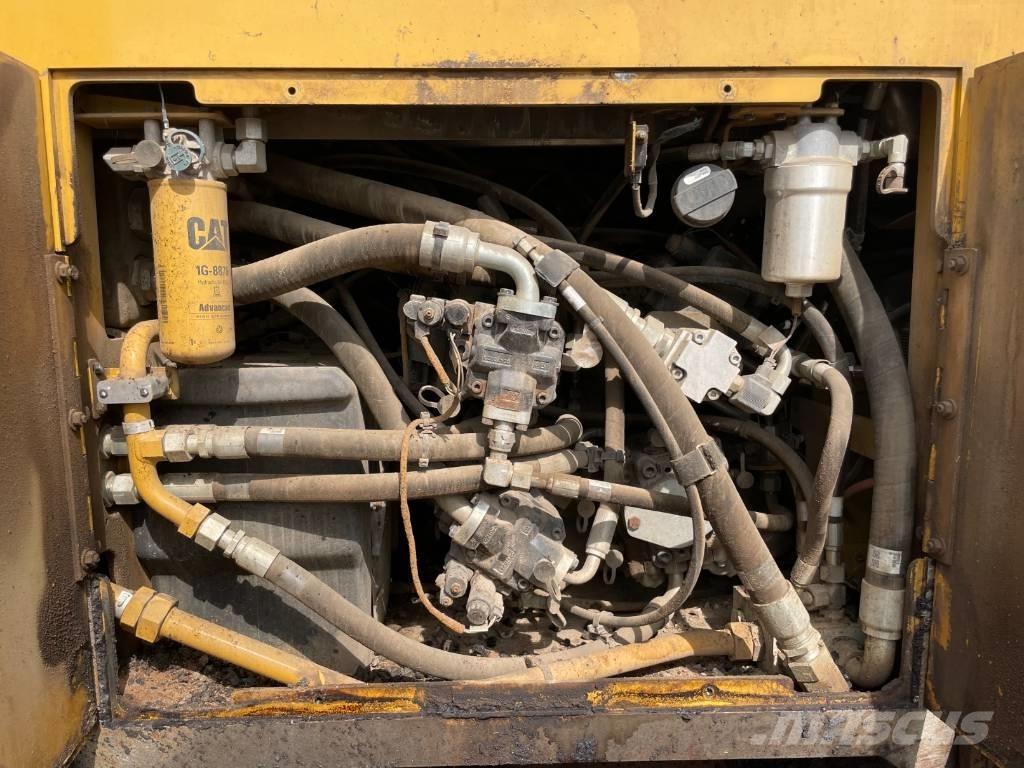 CAT AP555F Espalhadoras de asfalto