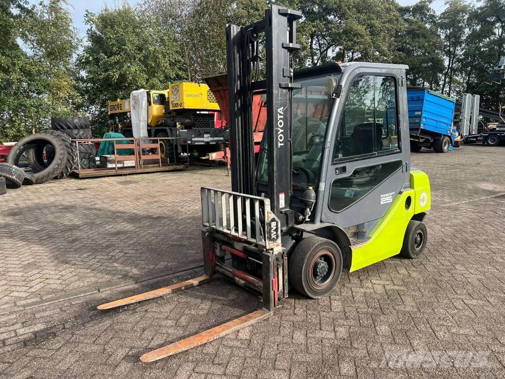 Toyota 06-8FD25F Empilhadores Diesel
