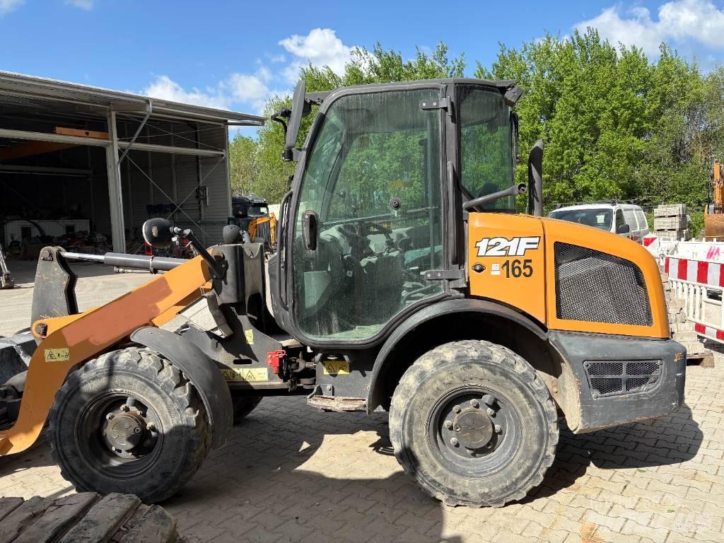 CASE 121 F Carregadeiras de rodas