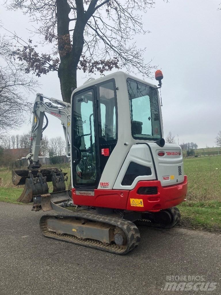 Takeuchi TB225 extra Miniescavadeiras