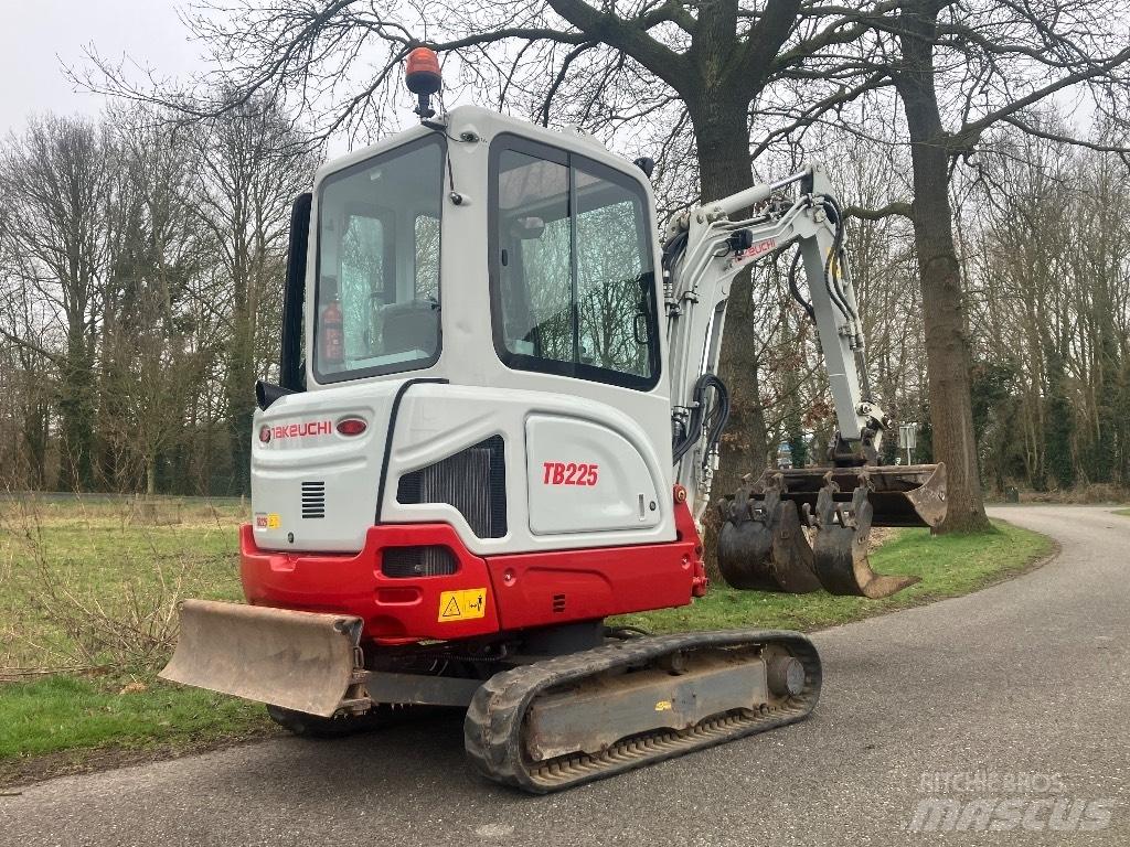 Takeuchi TB225 extra Miniescavadeiras