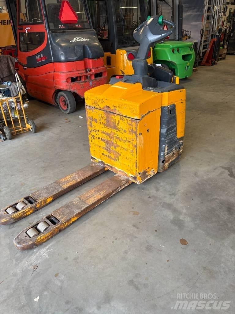 Jungheinrich ERE 225 Porta-paletes com plataforma