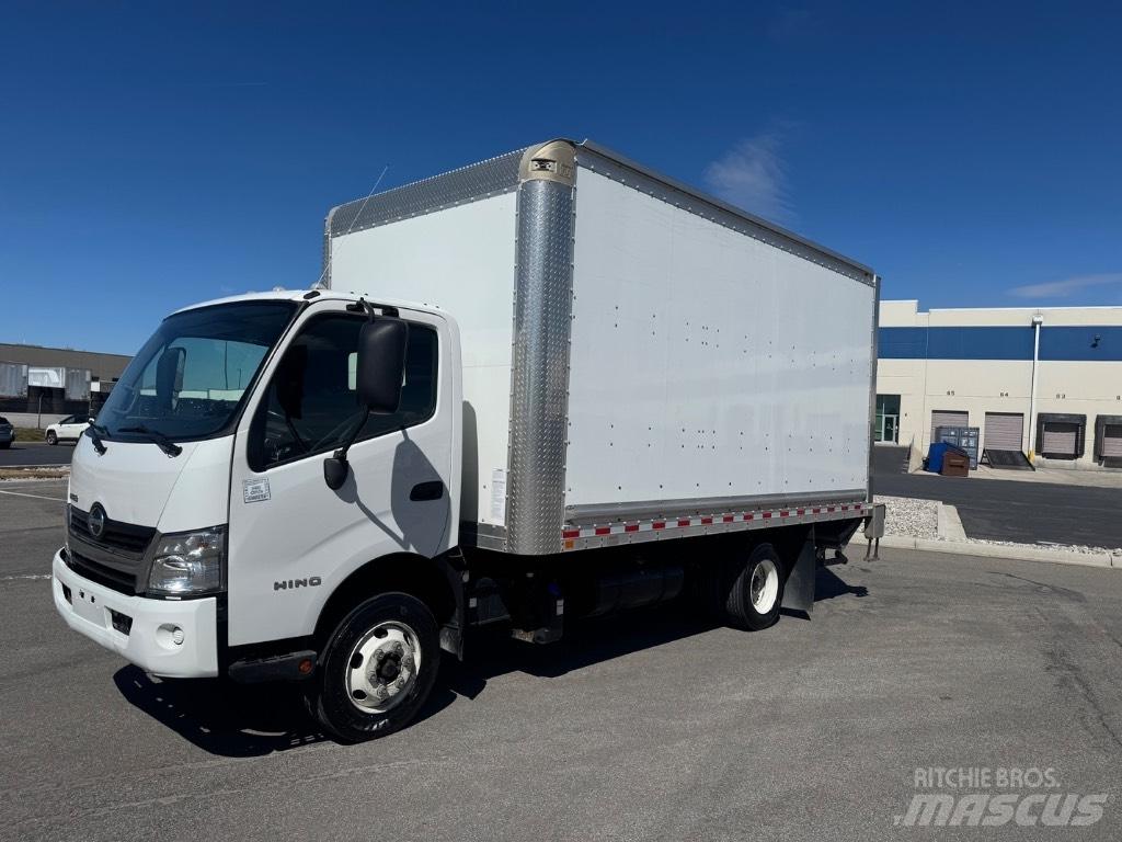 Hino 155 Caminhões de caixa fechada