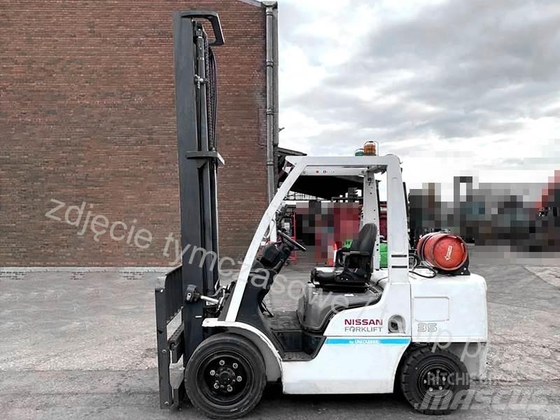 Nissan UG1F2A35DU Empilhadores a gás