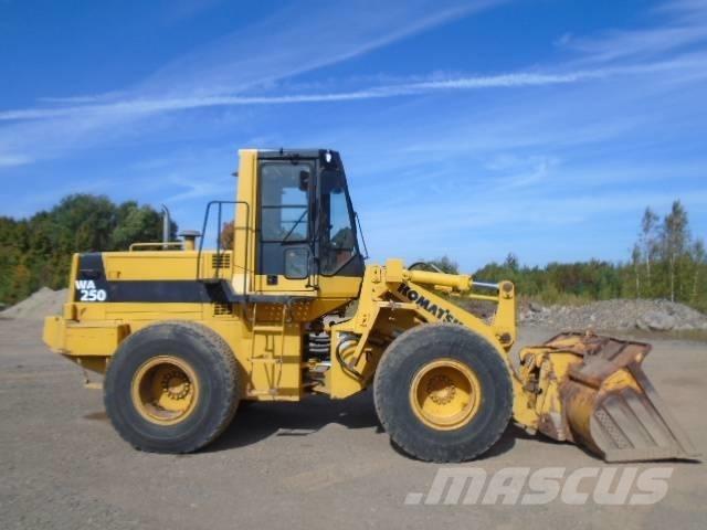 Komatsu WA 250 Carregadeiras de rodas