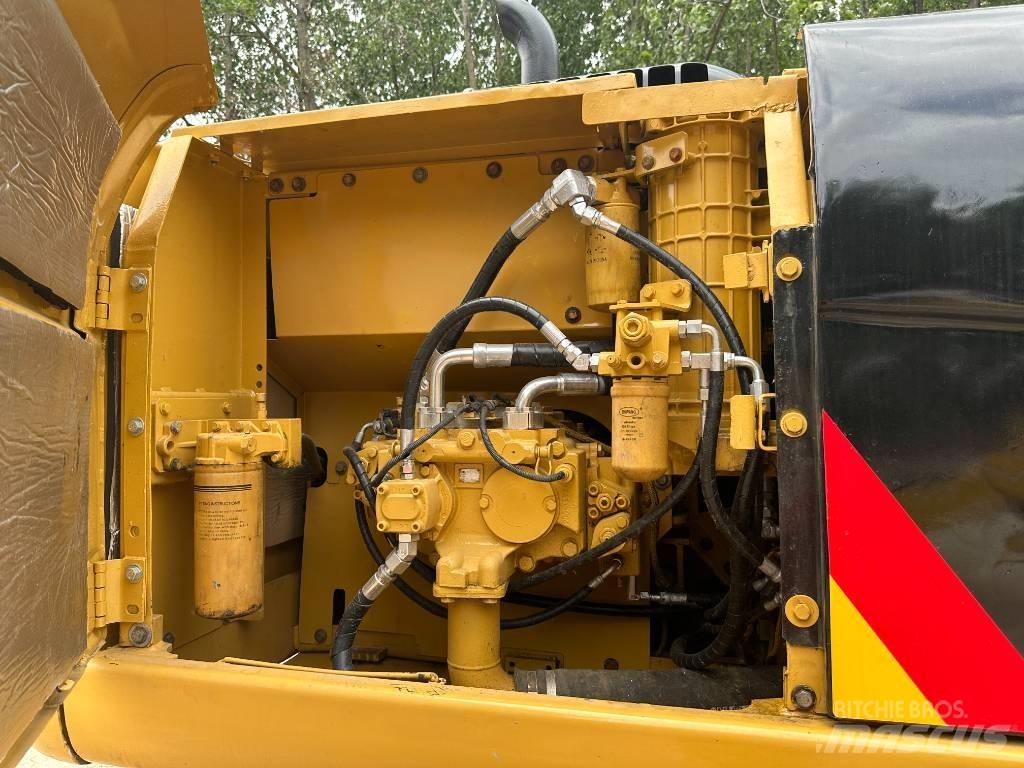 CAT 320D Escavadeiras de esteiras