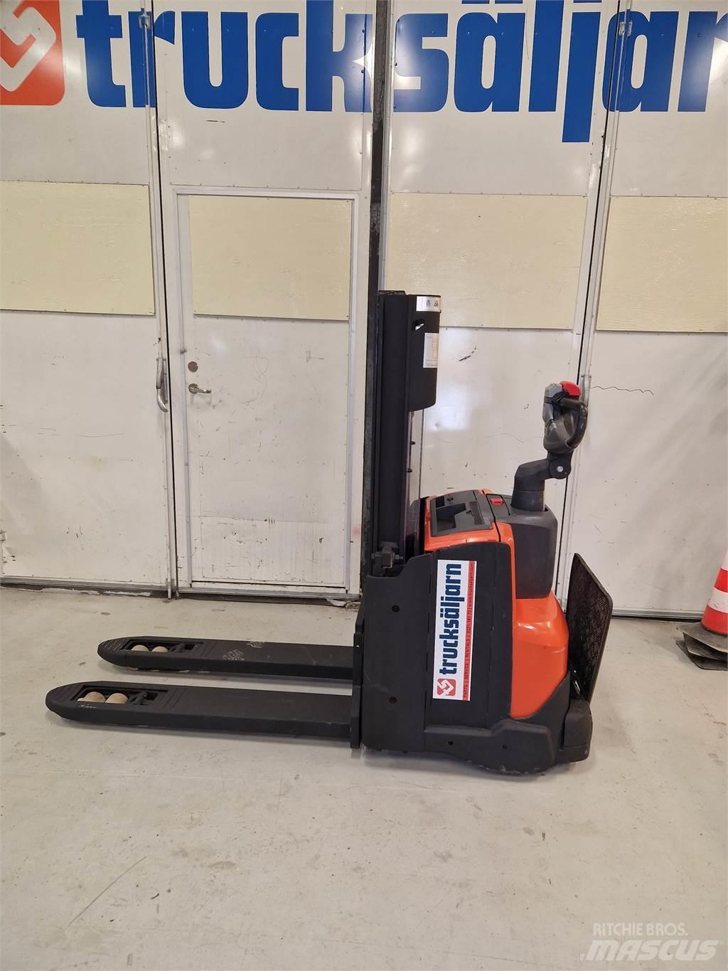 Toyota SWE200D Porta-paletes com plataforma