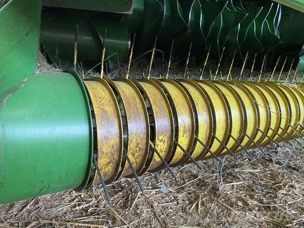 John Deere 623 Enfardadeira de rolos