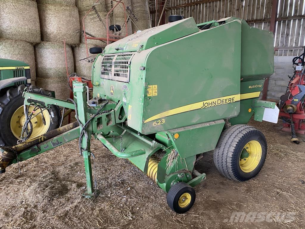 John Deere 623 Enfardadeira de rolos