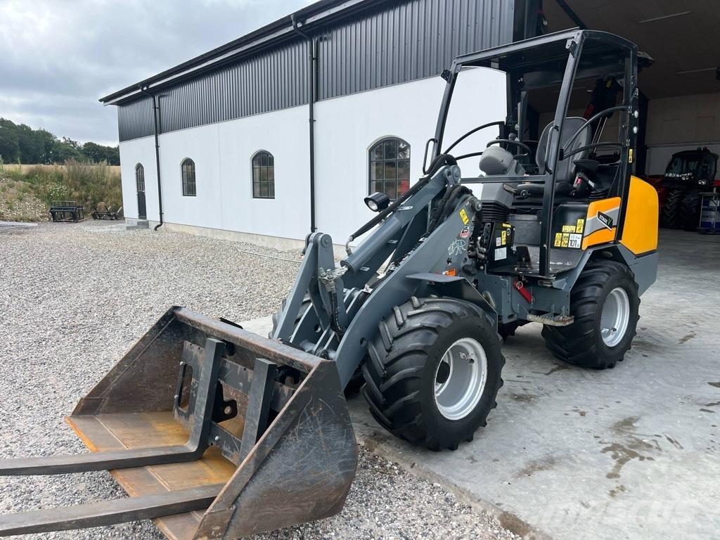 GiANT G2700 X-TRA HD Minicarregadeiras