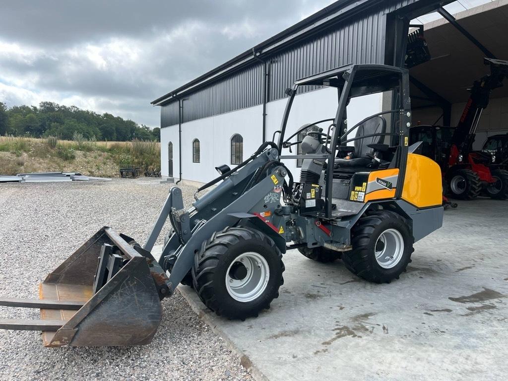 GiANT G2700 X-TRA HD Minicarregadeiras