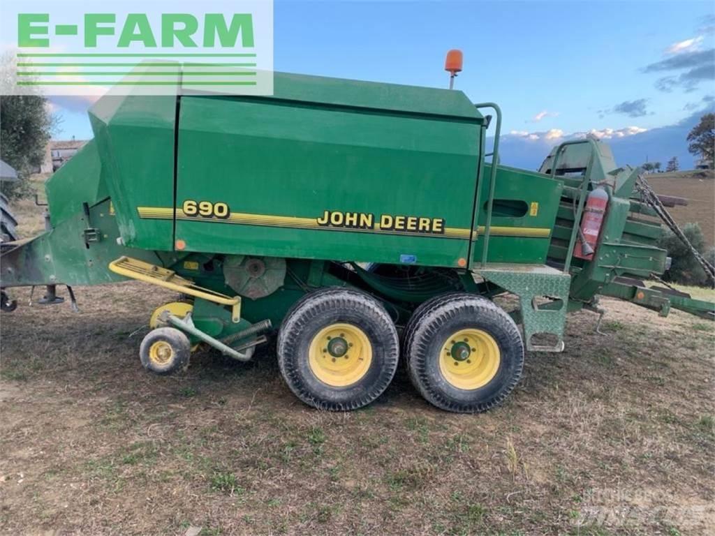 John Deere 690 Enfardadeira de fardos quadrados