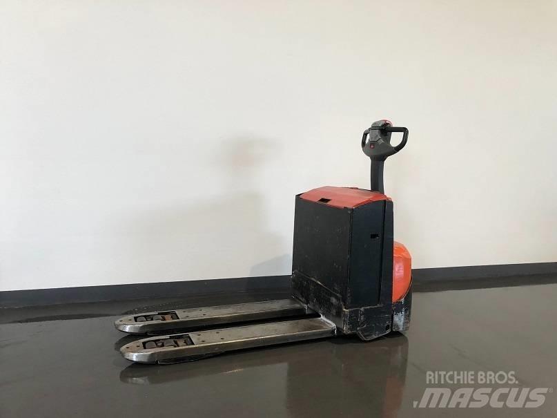 BT LWE250 Empilhador para operador externo