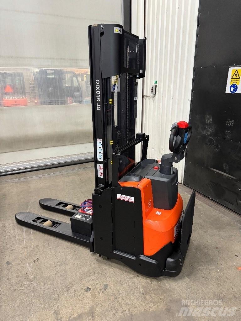 Toyota SWE140L Empilhador para operador externo