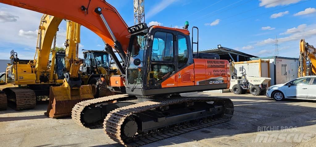 Doosan DX 225 Escavadeiras de esteiras