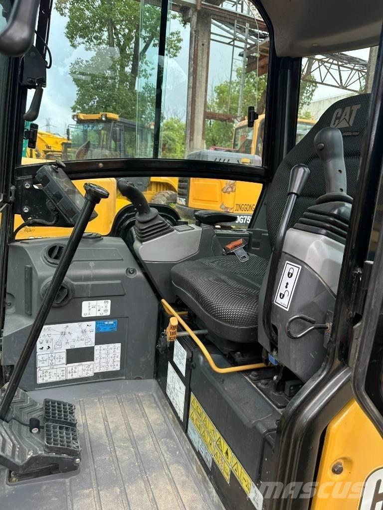 CAT 302 Miniescavadeiras