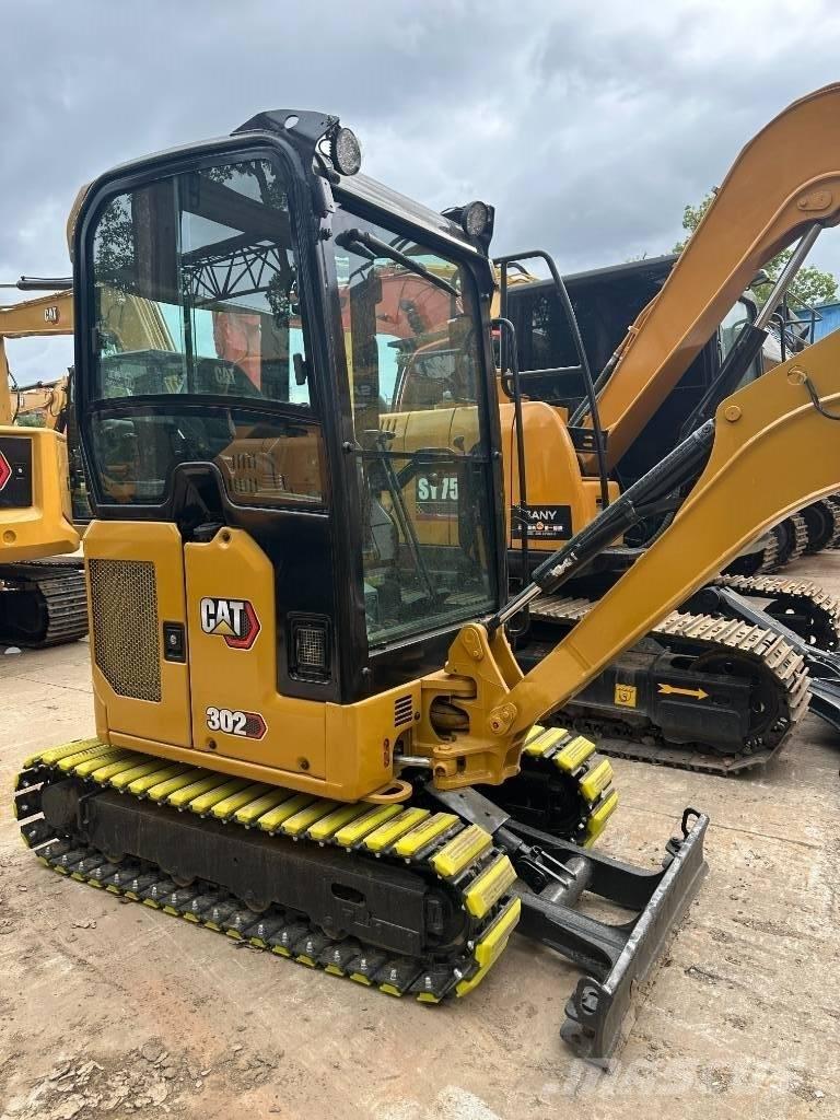 CAT 302 Miniescavadeiras