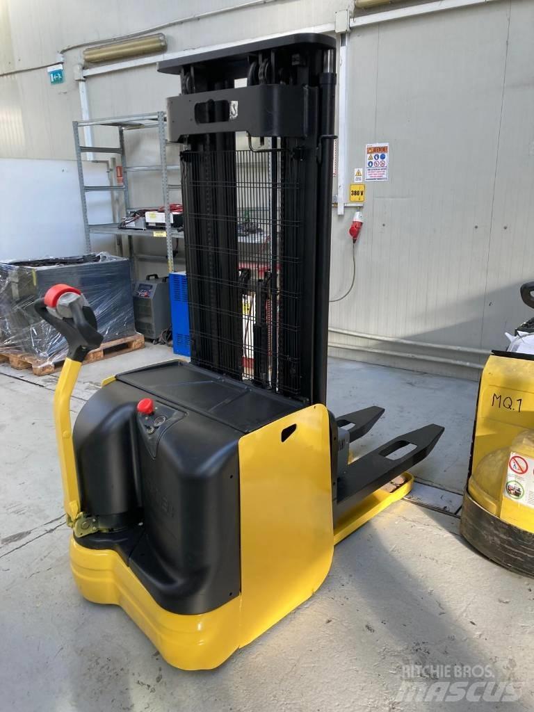 Hyster S 1.6 Empilhador para operador externo