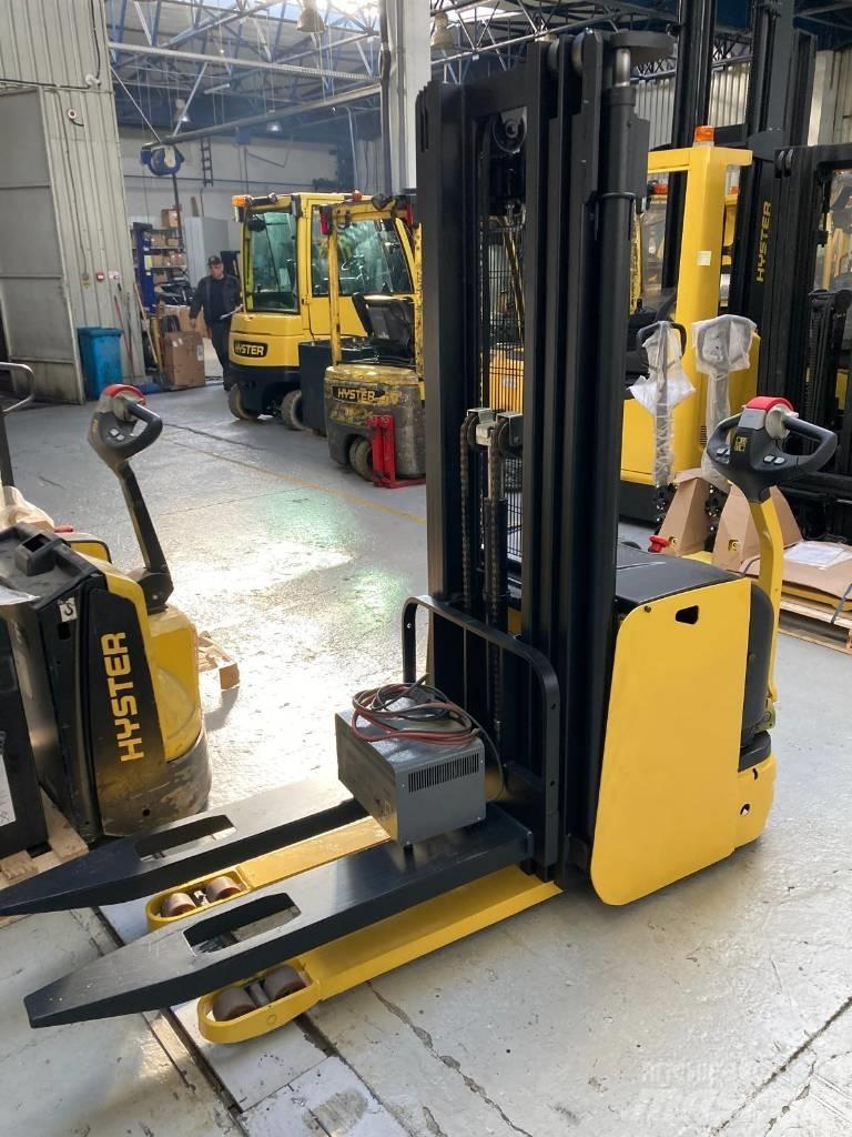 Hyster S 1.6 Empilhador para operador externo