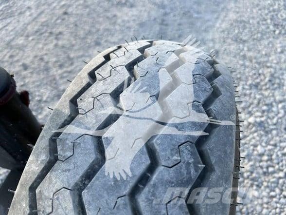 E-Z Trail 680 Outros reboques agricolas