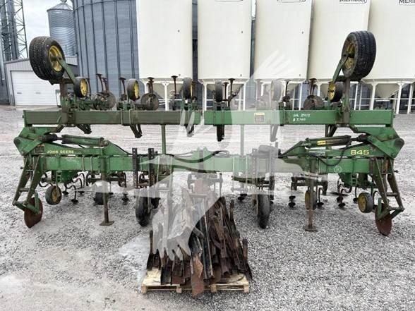John Deere 845 Cultivadores de cultura em linha