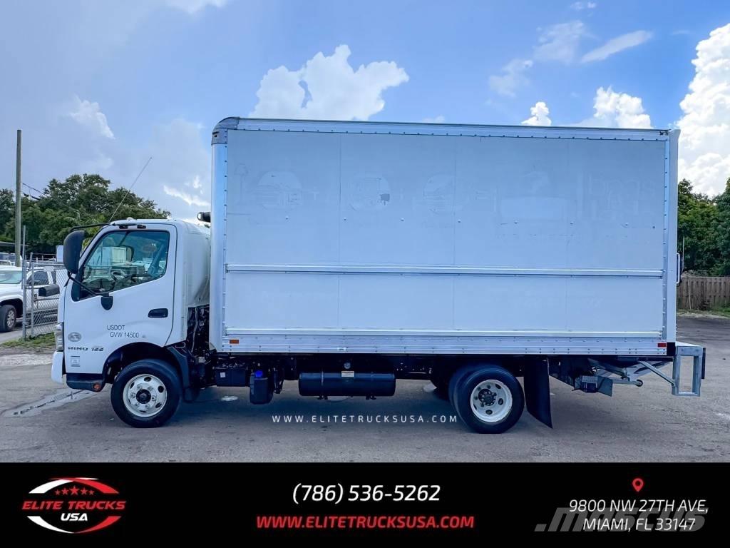 Hino 155 Caminhões de caixa fechada