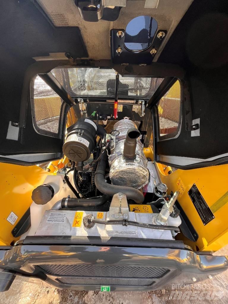 Komatsu SK815-8 Minicarregadeiras
