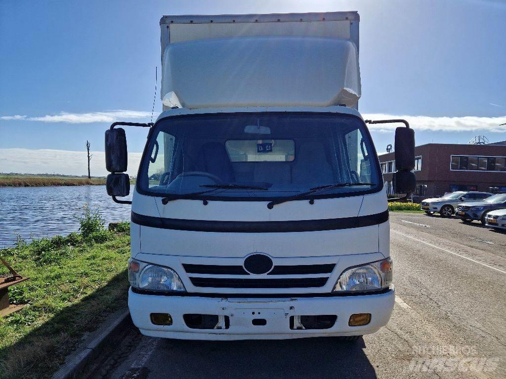 Hino 3815 Caminhões de caixa fechada