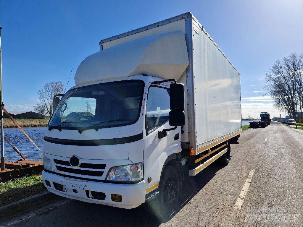 Hino 3815 Caminhões de caixa fechada