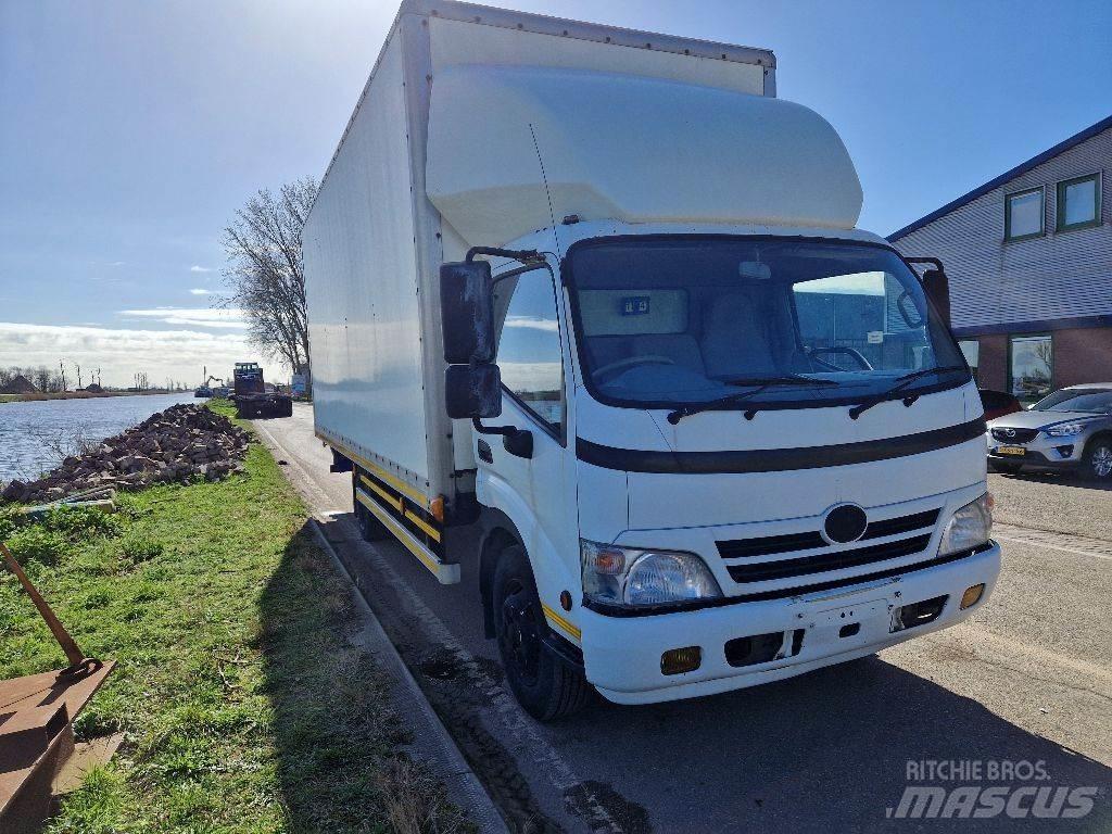 Hino 3815 Caminhões de caixa fechada