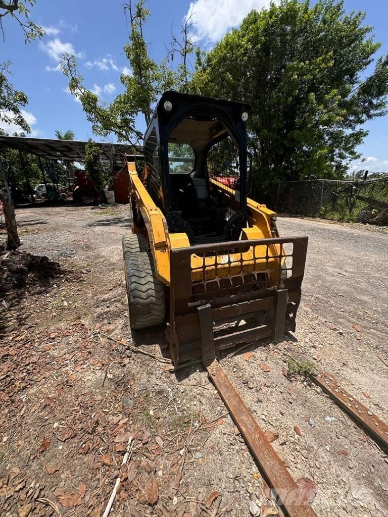 CAT 242 D Minicarregadeiras