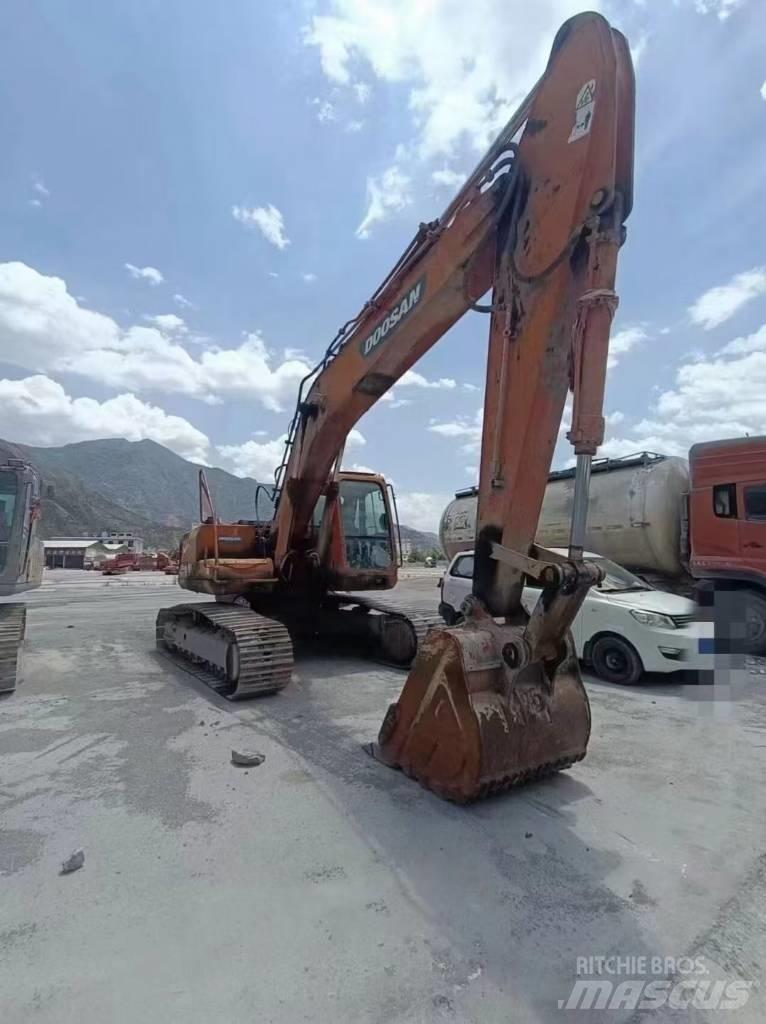 Doosan DX 225 Escavadeiras de esteiras