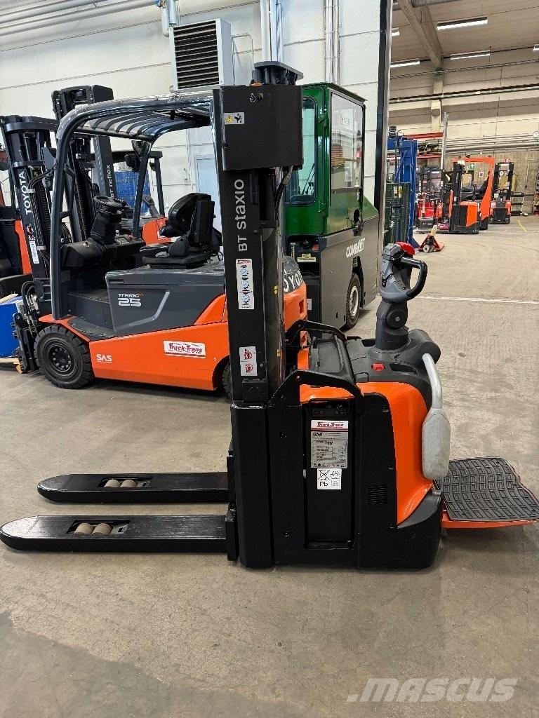 Toyota SPE140L Empilhador para operador externo